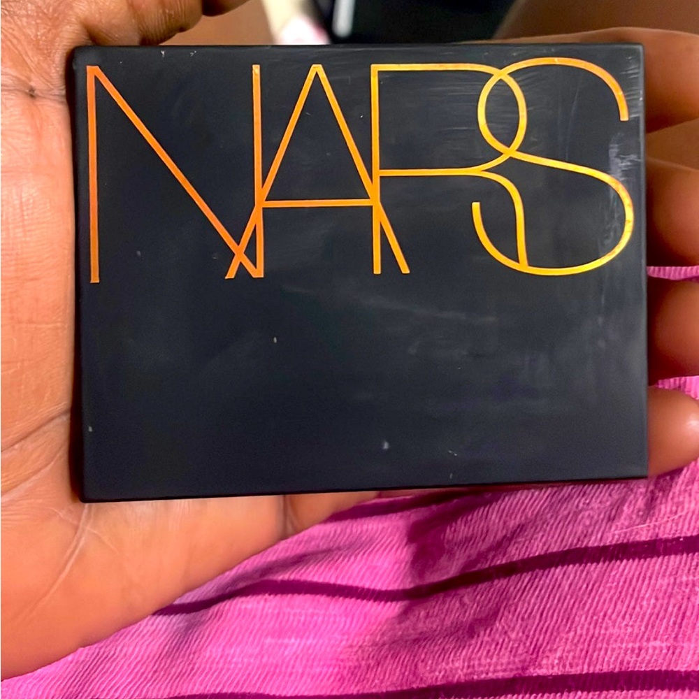 Nara contour pallet